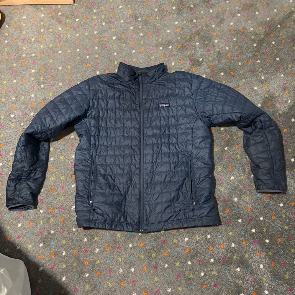 Patagonia Gray Puffer Jacket with Quilted Design and Stand-Up Collar